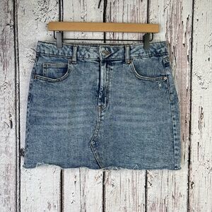 Wild Fable Mini Denim Skirt Size 12 Stone Wash Cotton‎ & Spandex Pockets Zipper